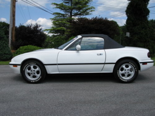 Illustration for article titled For $29,000, This 1991 Mazda Miata Has A Surprising V8